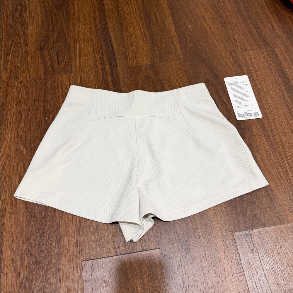 Lululemon Athletica ribbed softstreme Shorts - Picture 3 of 4